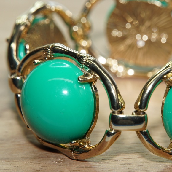 Stella & Dot Chunky Green and Gold Statement Bracelet with an extension Link - Picture 2 of 10